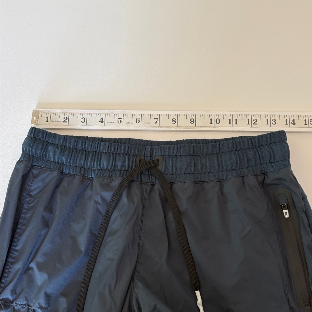 ON Running Pants Navy Pockets Zip Ankles Athletic Performance Size M Flaw* - Picture 11 of 14